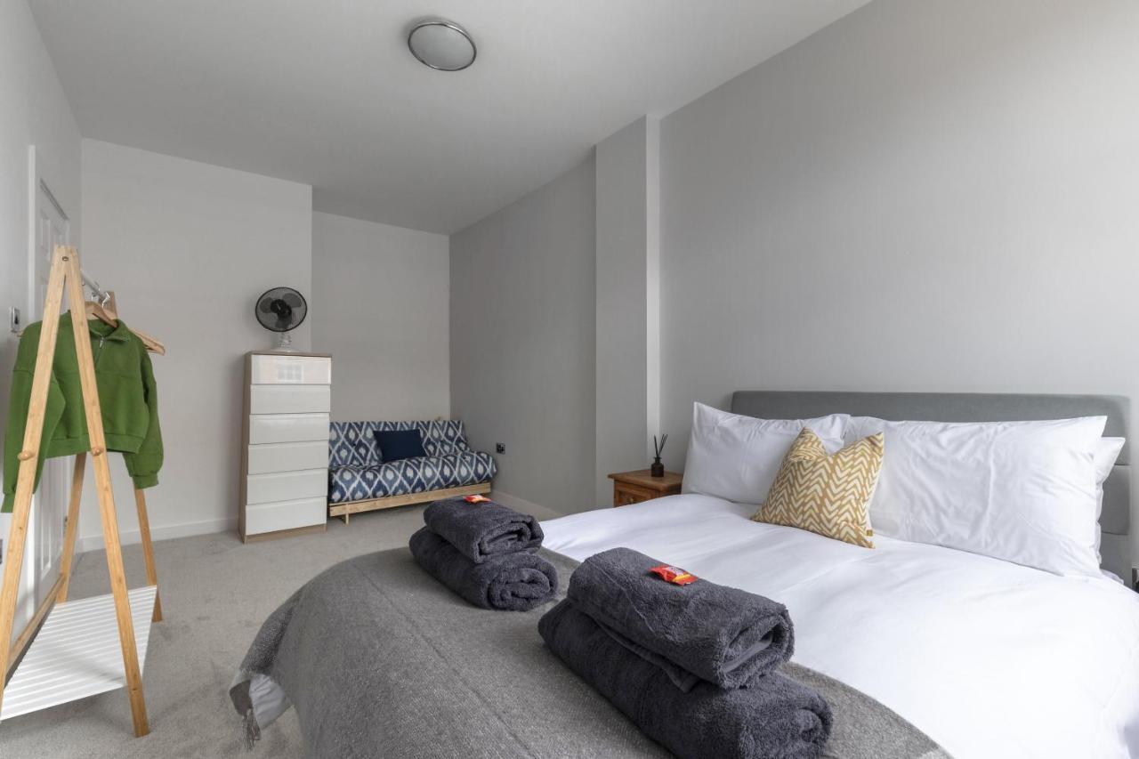 Beautifully Presented Newly Renovated City-Centre Apartment In Cheltenham Exterior foto
