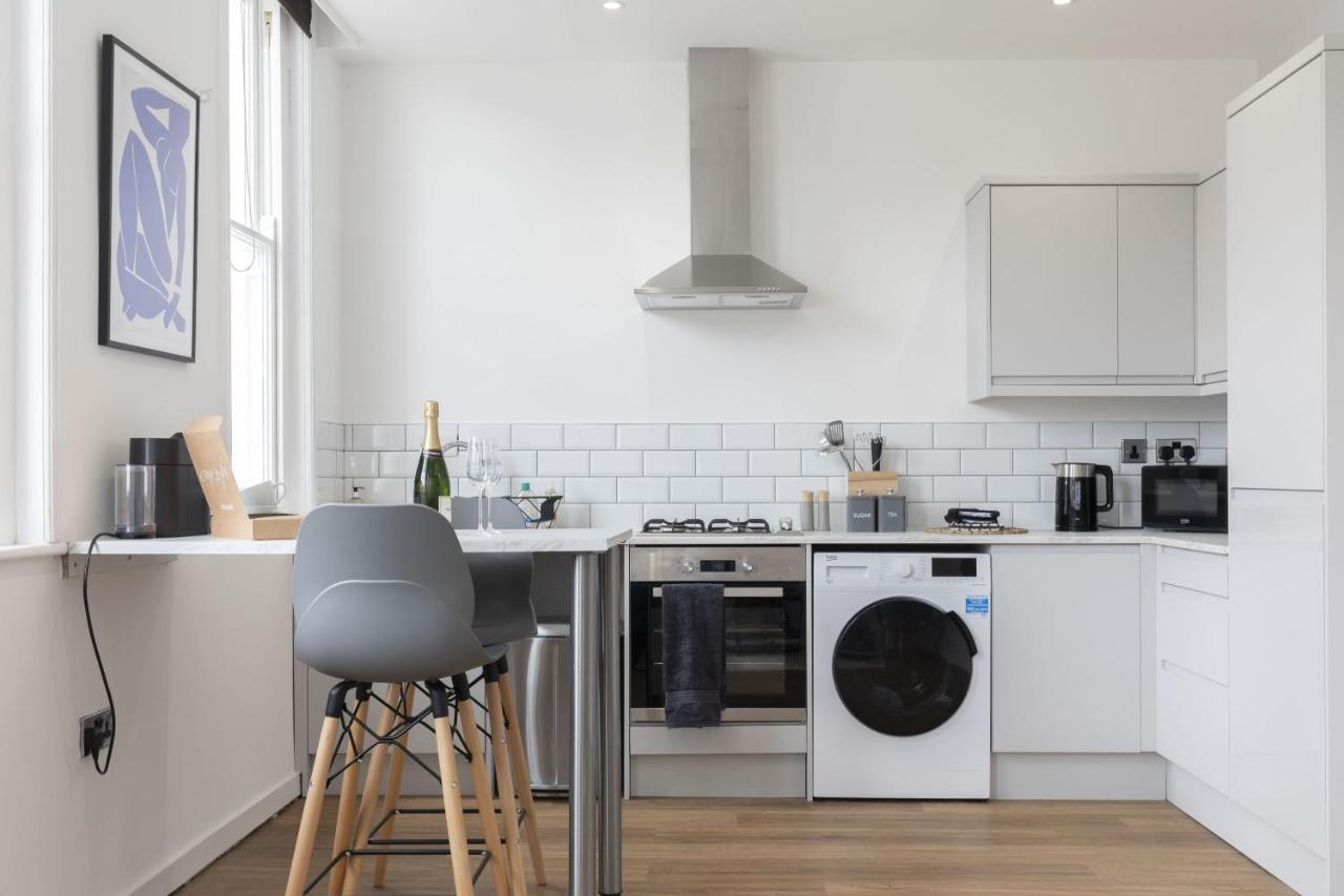 Beautifully Presented Newly Renovated City-Centre Apartment In Cheltenham Exterior foto