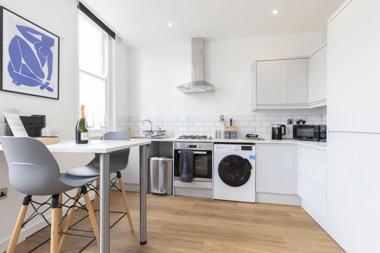 Beautifully Presented Newly Renovated City-Centre Apartment In Cheltenham Exterior foto