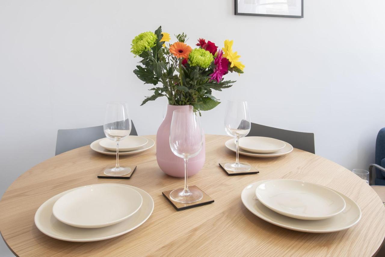 Beautifully Presented Newly Renovated City-Centre Apartment In Cheltenham Exterior foto