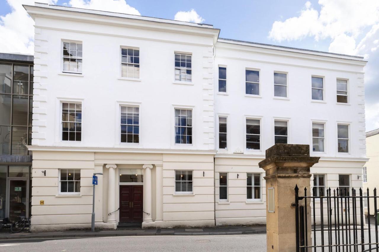 Beautifully Presented Newly Renovated City-Centre Apartment In Cheltenham Exterior foto